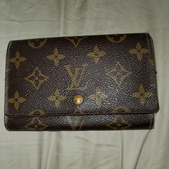 Vintage monogram Louis Vuitton wallet - Picture 1 of 7